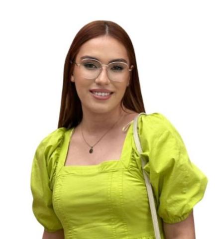 Angélica Giannakis Quijas Headshot