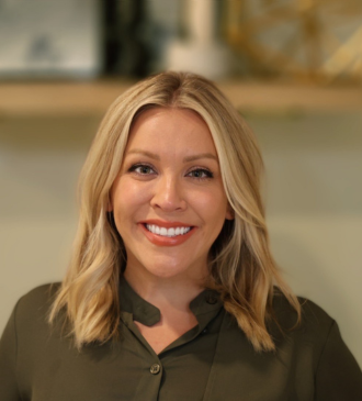 Alysha Bakken Headshot